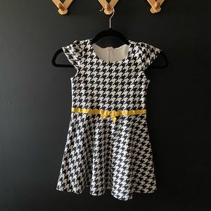 Cute houndstooth patterned dress.